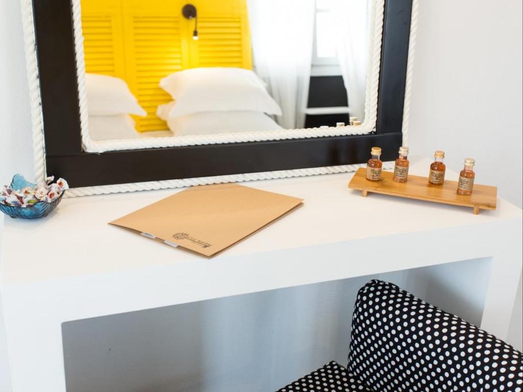 Evi Rooms Aliki  Bilik gambar