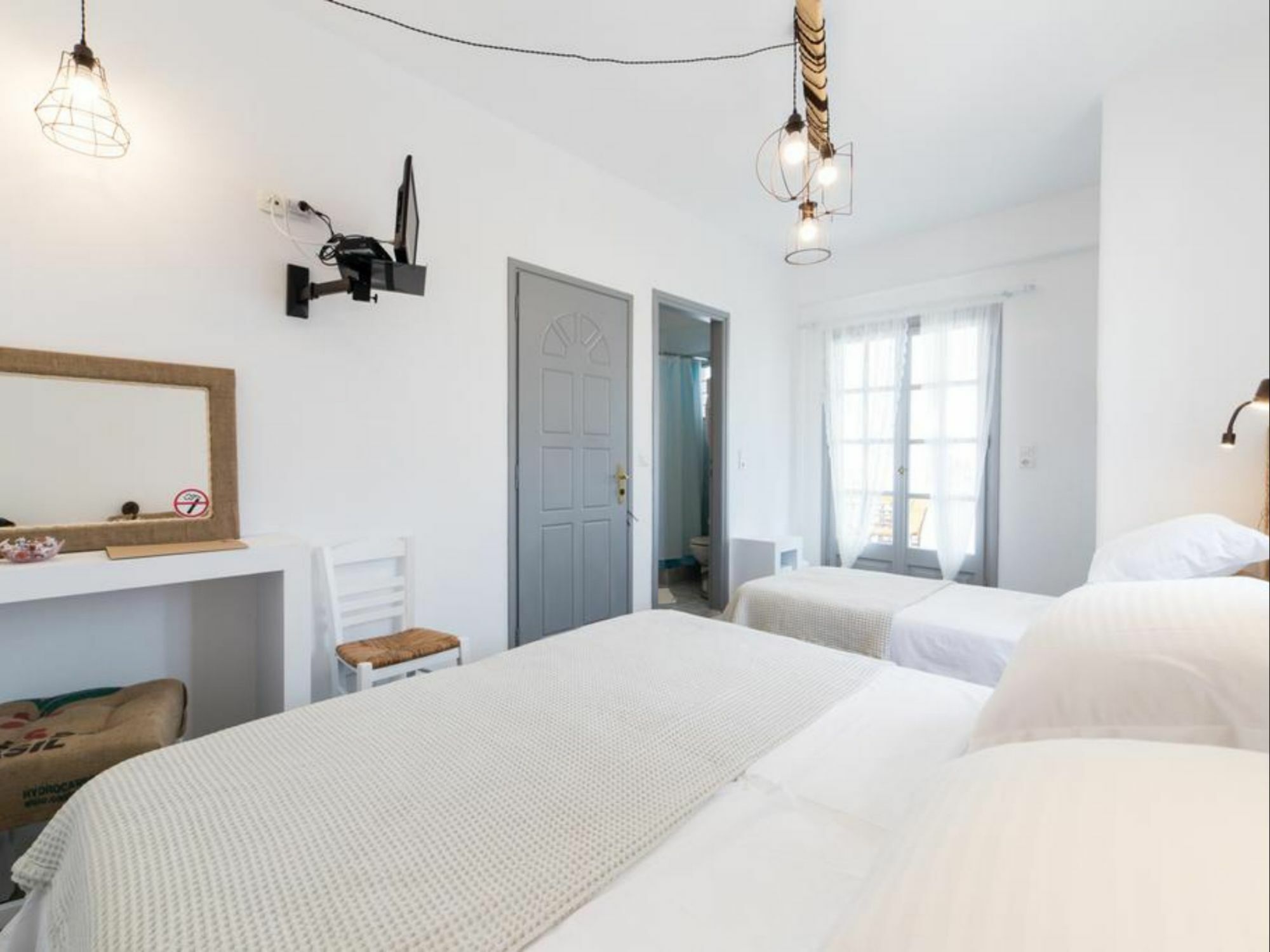 Evi Rooms Aliki  Luaran gambar