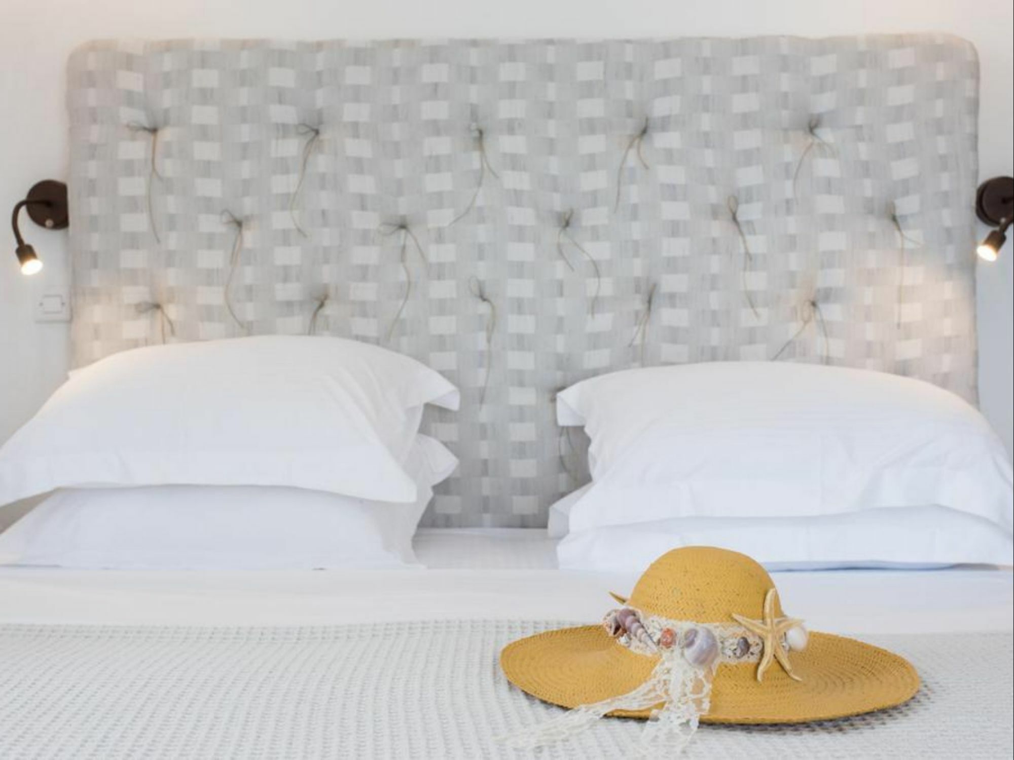 Evi Rooms Aliki  Luaran gambar