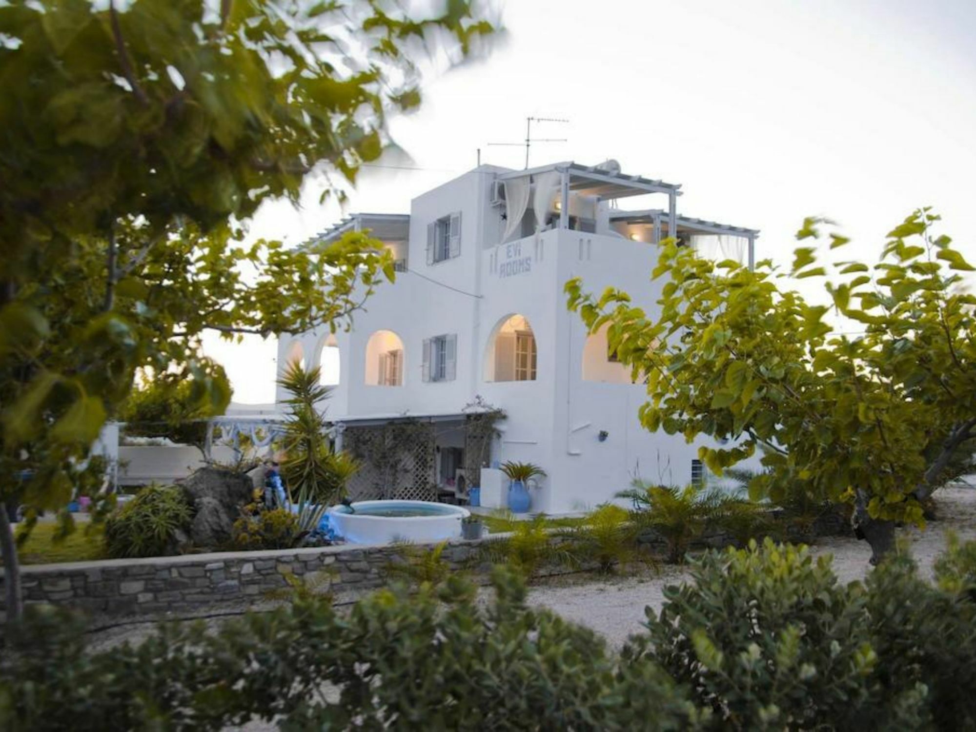 Evi Rooms Aliki  Luaran gambar