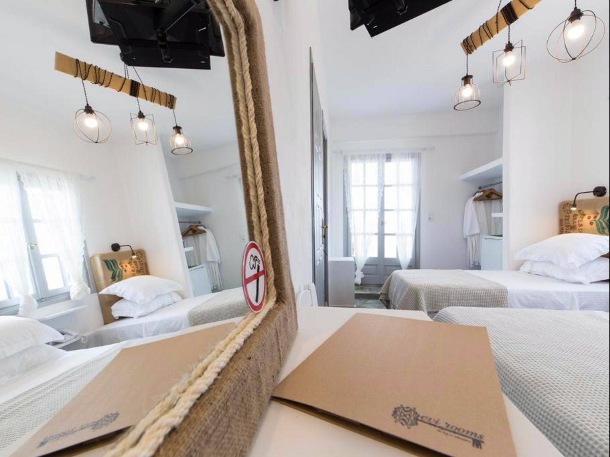 Evi Rooms Aliki  Luaran gambar