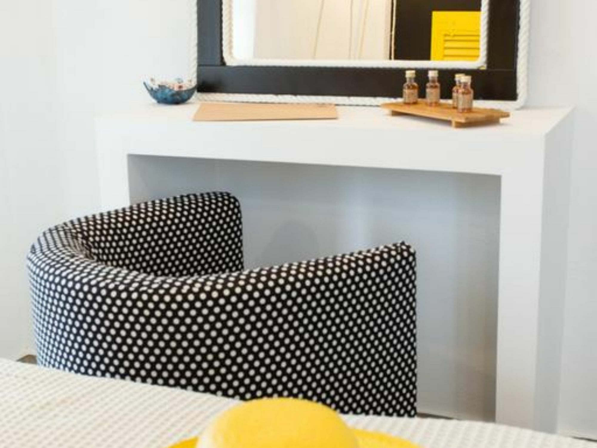 Evi Rooms Aliki  Luaran gambar